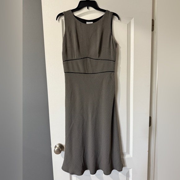 LOFT Dresses & Skirts - LOFT Dress - Black with beige pattern‎ Size 6